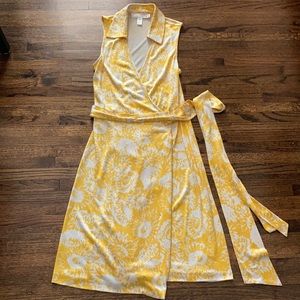 DVF Vintage Print Wrap Dress Size 6